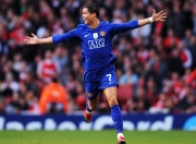 开云体育官网-乔治末节封神献制胜一击，76人鏖战险胜马刺展韧性