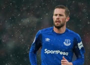 开云体育直播-赛道上的孤勇者，维斯塔潘扛起全队，阿斯顿马丁力克红牛车队