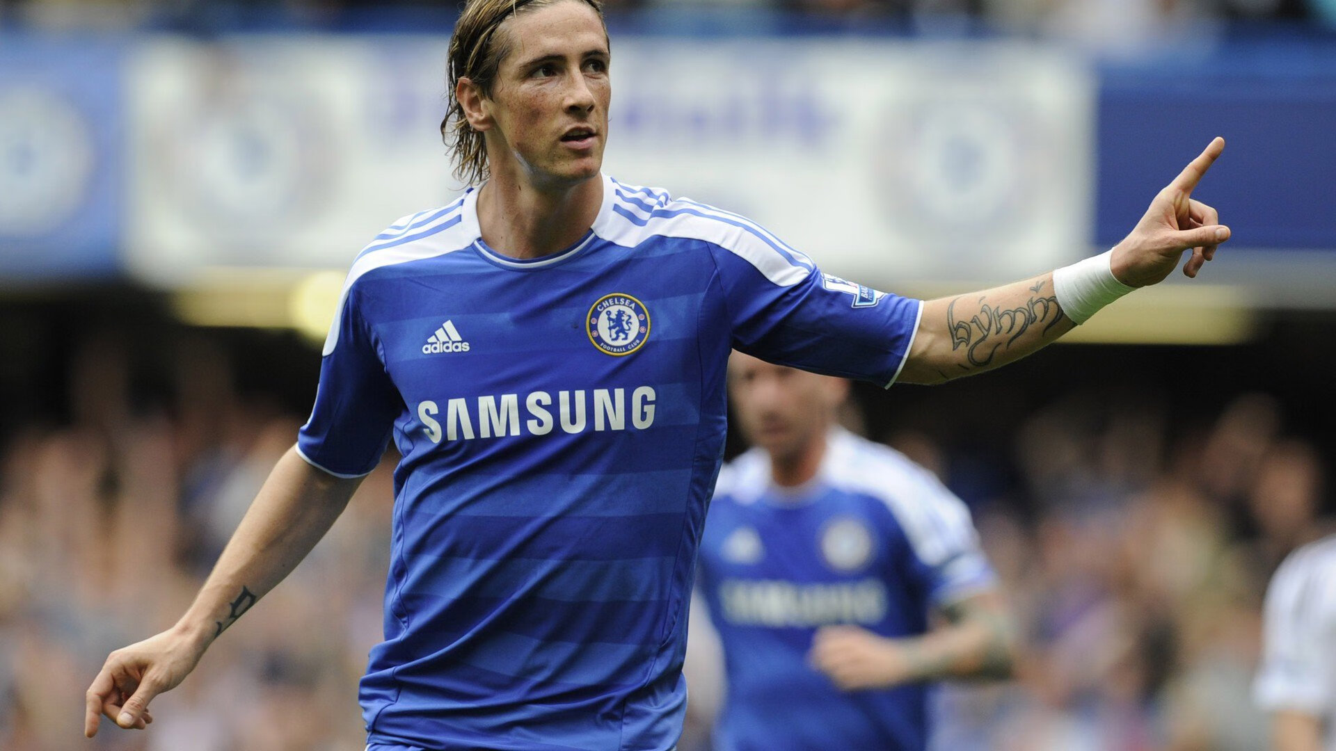 艺术之城与枫叶之国的绿茵对话,梅西连续破门拉开时代差距