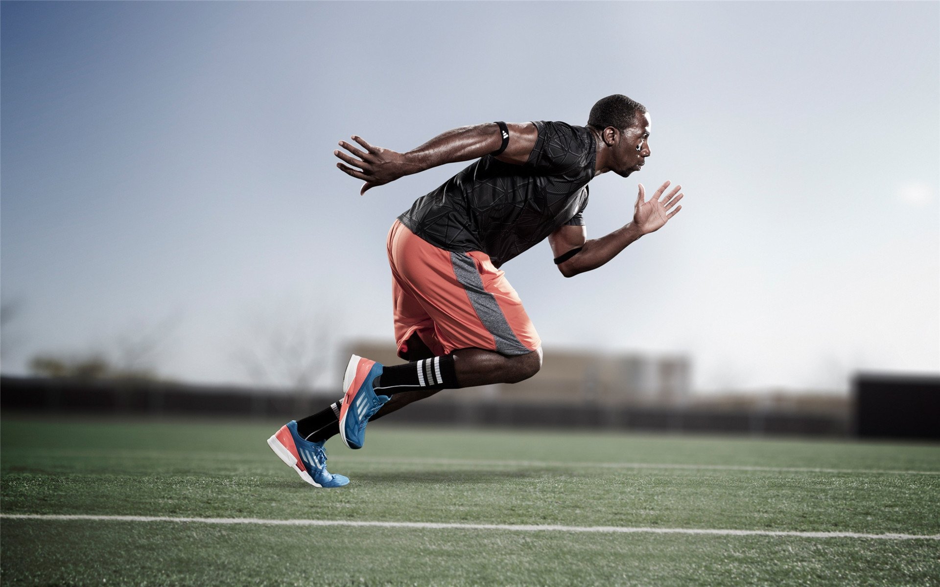 红色飓风席卷赛道，法拉利碾压梅赛德斯，汉密尔顿逆境刷新不朽纪录